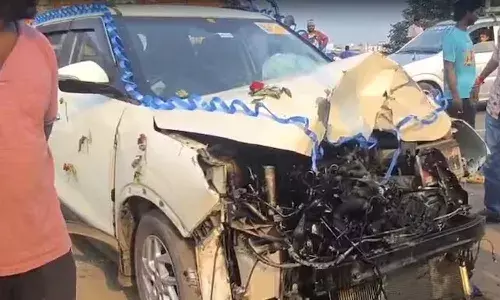 3 killed, 7 injured, car rams into vehicles, bus stop, Andhrapradesh, Crime 3 killed, 7 injured, car rams into vehicles, bus stop, Andhrapradesh, Crime