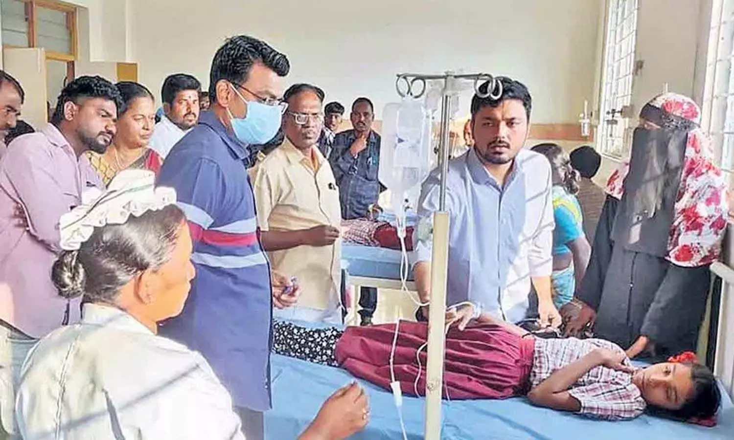 17 students, government primary school,fall ill, mid-day meal, Karimnagar, Jammikunta