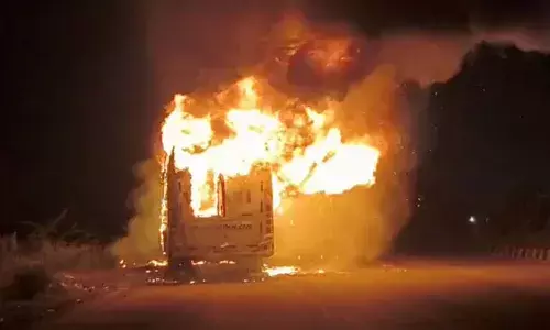 fire broke out, private travel bus, Veliminedu, Chityala mandal, Nalgonda