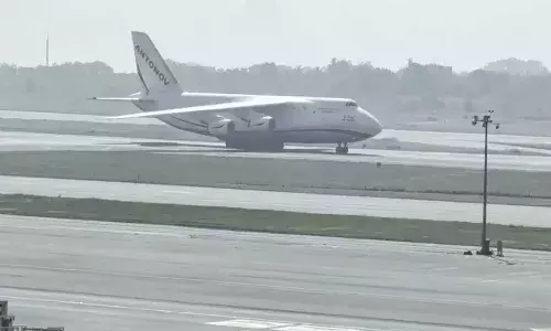 Video : హైదరాబాద్లో ల్యాండ్ అయిన ఆంటనోవ్ ఏఎన్-124 రుస్లన్ Video : హైదరాబాద్లో ల్యాండ్ అయిన ఆంటనోవ్ ఏఎన్-124 రుస్లన్