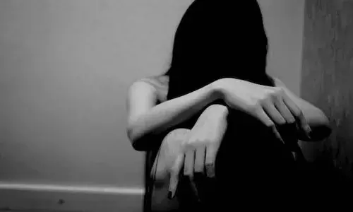 Trainee air hostess, Nagpur district, Crime, Blackmail