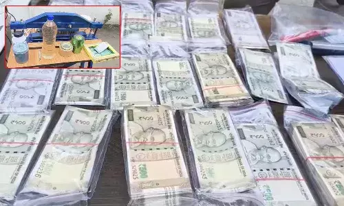 Man working in printing press, prints fake notes, Bhopal, Madhyapradesh Man working in printing press, prints fake notes, Bhopal, Madhyapradesh