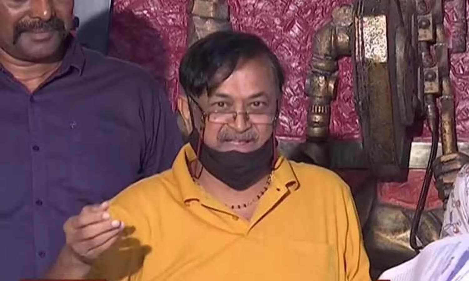 ఐబొమ్మ రవి రాబిన్ హుడ్ కాదు