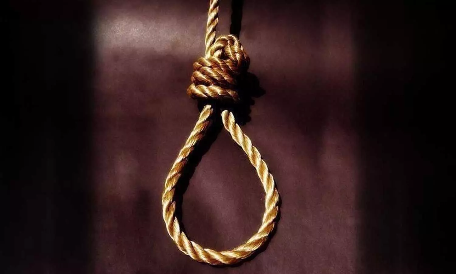 కుటుంబ కలహాలతో మంత్రి పీఏ భార్య ఆత్మ‌హ‌త్య‌