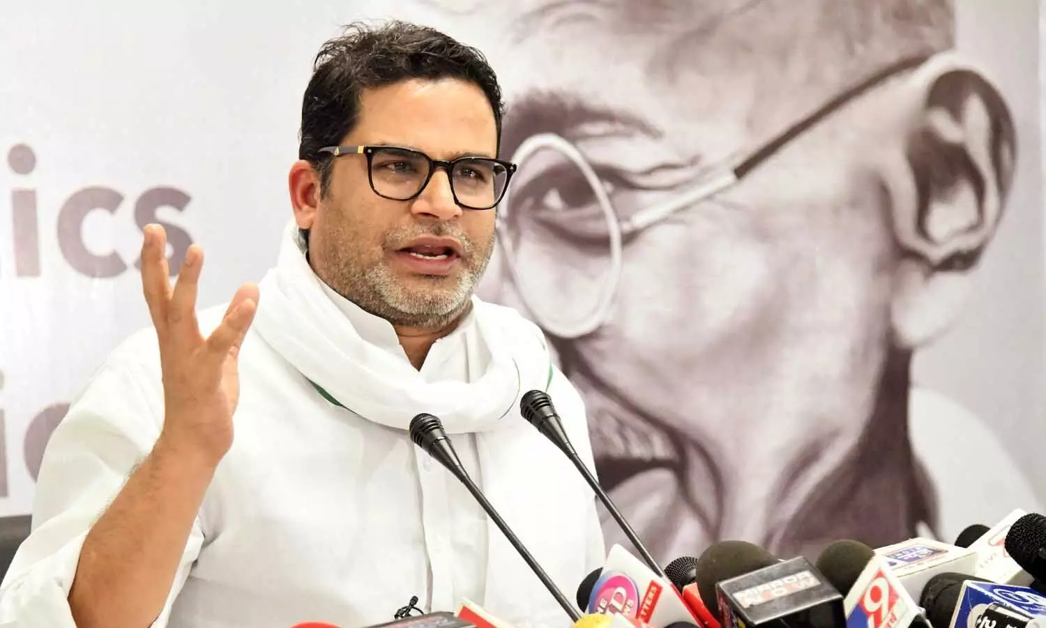 ప్రజలకు పరిచయమే లేని పార్టీలకు లక్షల్లో ఓట్లా..? ప్రజలకు పరిచయమే లేని పార్టీలకు లక్షల్లో ఓట్లా..?