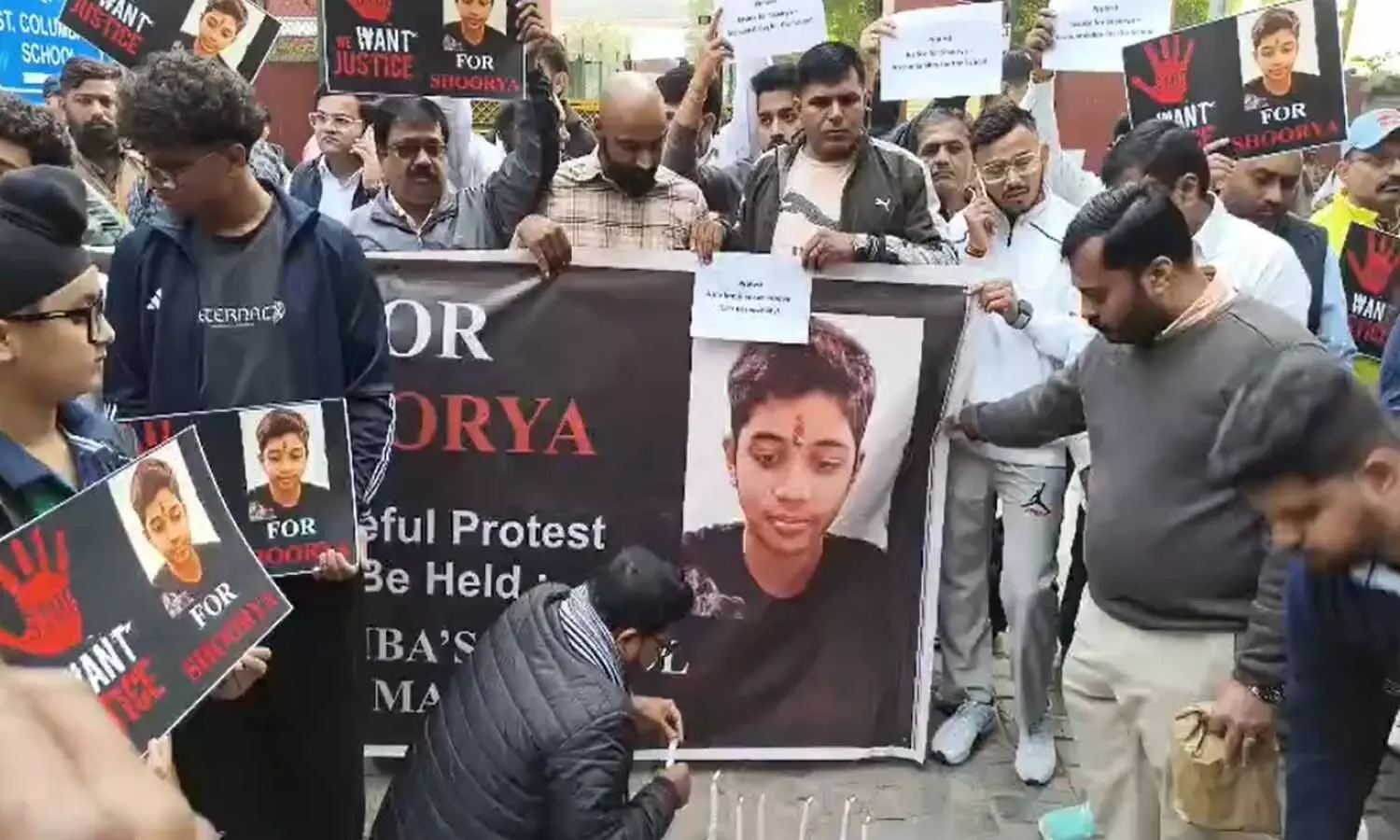 మీ బిడ్డను ఆ స్కూలు నుంచి బయటకు తీసుకెళ్లండి.. ఆత్మహత్యకు ముందు మహిళకు సలహా ఇచ్చిన విద్యార్థి మీ బిడ్డను ఆ స్కూలు నుంచి బయటకు తీసుకెళ్లండి.. ఆత్మహత్యకు ముందు మహిళకు సలహా ఇచ్చిన విద్యార్థి