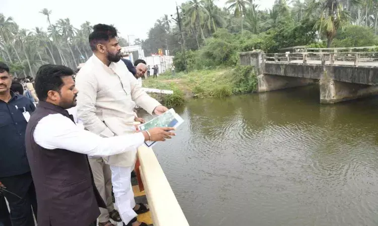 పవన్ కళ్యాణ్ పర్యటనలో అపరిచిత వ్యక్తి కదలికలు.. ఎవ‌ర‌త‌ను.?