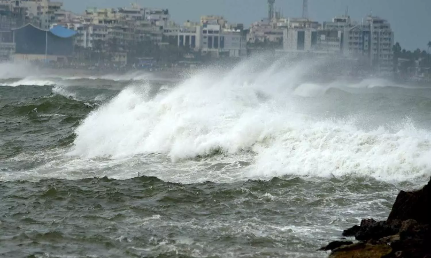 Cyclone Ditwah : రేపు, ఎల్లుండి ఈ జిల్లాల‌లో భారీ వ‌ర్షాలు