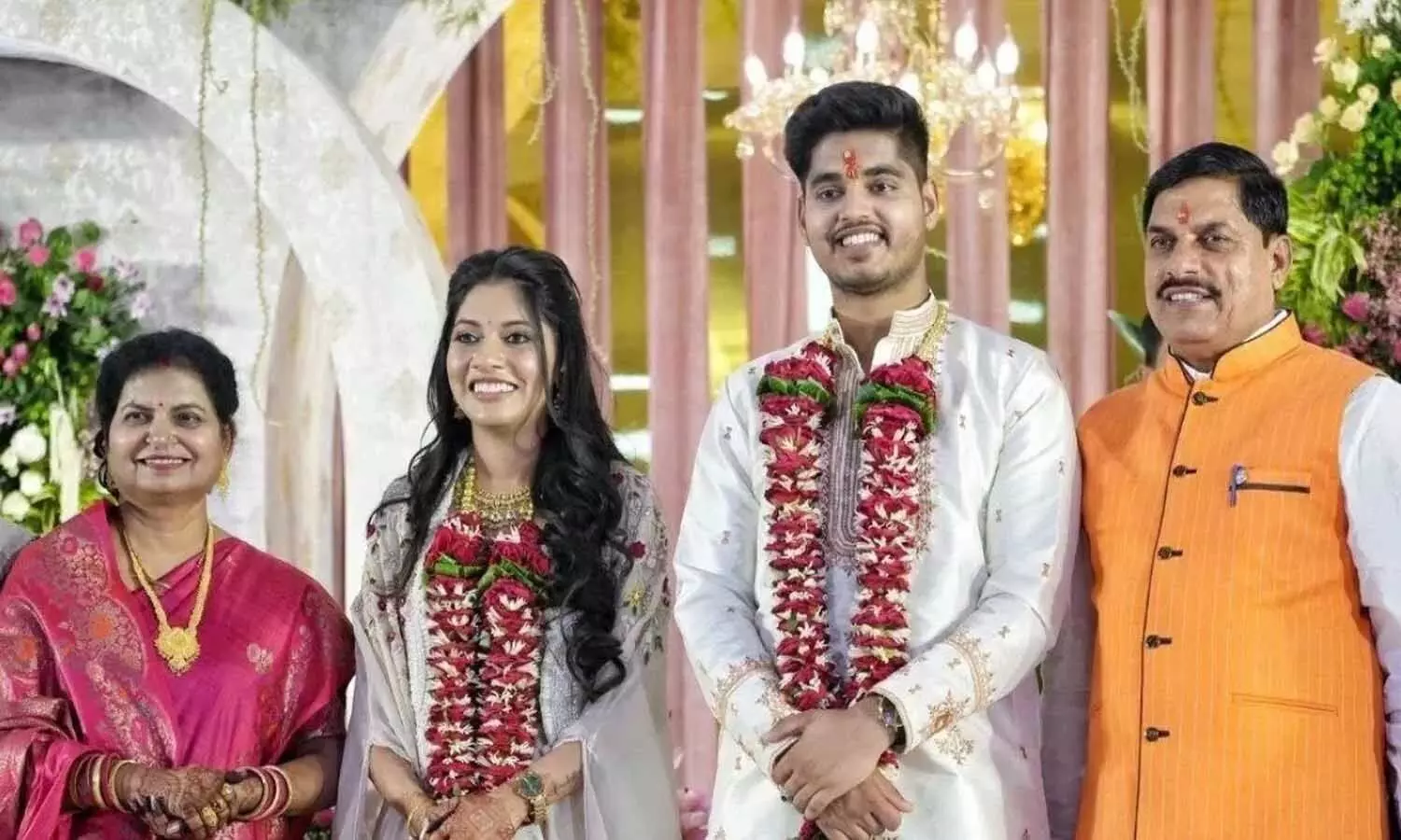 సామూహిక వివాహ వేడుకలో సీఎం కుమారుడి పెళ్లి.. మండ‌పంలో 22 జంటల సందడి..!