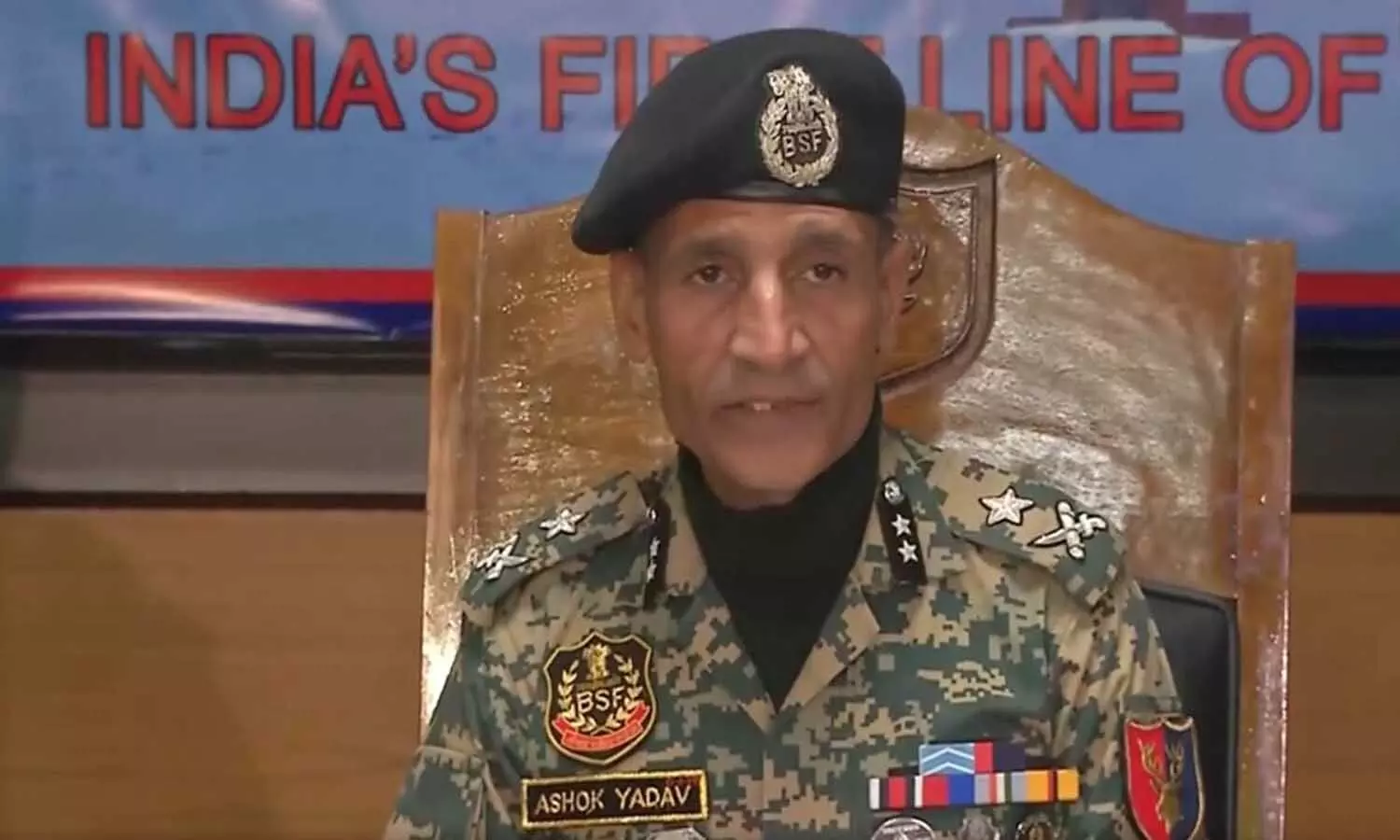 120 మంది ఉగ్రవాదులు చొరబాటుకు సిద్ధంగా ఉన్నారు.. షాకింగ్ విషయాలు చెప్పిన ఐజీ 120 మంది ఉగ్రవాదులు చొరబాటుకు సిద్ధంగా ఉన్నారు.. షాకింగ్ విషయాలు చెప్పిన ఐజీ