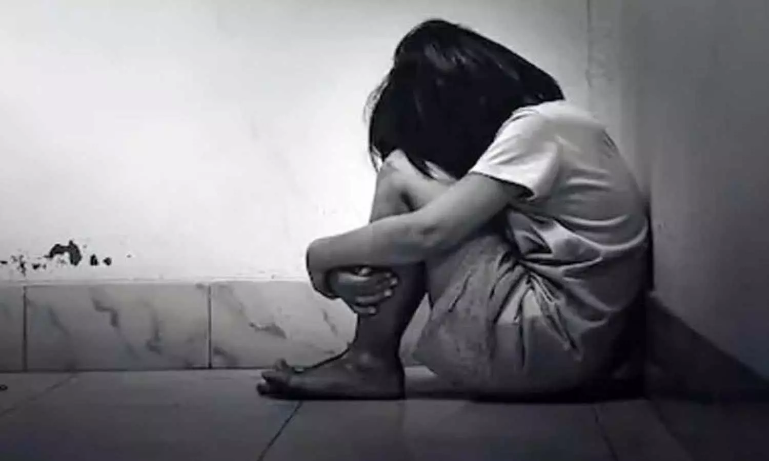 నలుగురు బాలికలపై ట్యూషన్ టీచర్ లైంగిక వేధింపులు