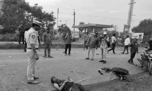 Crime News, Khammam district, Satthupalli, Car Accident, Three youth died