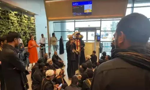 Hyderabad News, Shamshabad, Rajiv Gandhi International Airport, Ayyappa devotees protest, Flight Delay