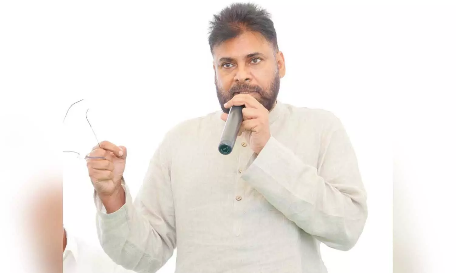 Pawan Kalyan : ఆ హడావుడి లేనందుకు సంతోషం..!