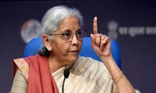 ఉచిత పథకాల గురించి కాదు.. భరించే సామర్థ్యం రాష్ట్రాలకు లేదు ఉచిత పథకాల గురించి కాదు.. భరించే సామర్థ్యం రాష్ట్రాలకు లేదు