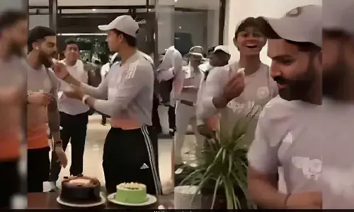 Vizag, Virat Kohli, Cake, Rohit Sharma, ODI