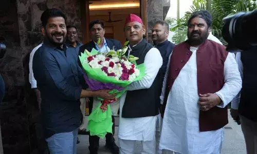 సీఎం రేవంత్‌తో యూపీ మాజీ ముఖ్యమంత్రి భేటీ