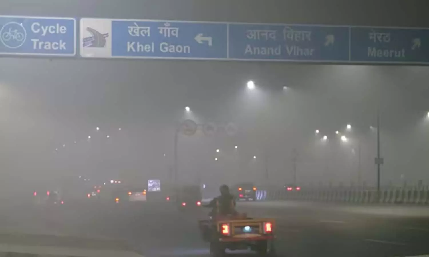 Delhi, AQI, heavy smog, reduces visibility, Delhis AQI surged to 387 Delhi, AQI, heavy smog, reduces visibility, Delhis AQI surged to 387