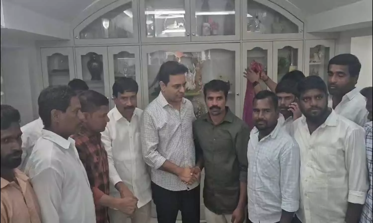 నూతన సర్పంచులకు కేటీఆర్ అభినందన నూతన సర్పంచులకు కేటీఆర్ అభినందన