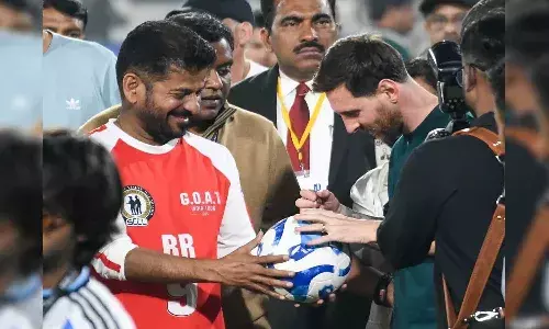 గోల్ కొట్టిన సీఎం రేవంత్.. మెస్సీ కూడా.. గోల్ కొట్టిన సీఎం రేవంత్.. మెస్సీ కూడా..