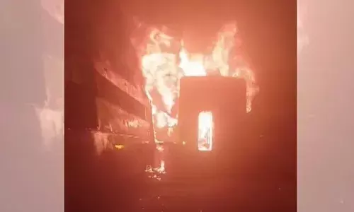 Vehicles collide due to dense fog, fire, Delhi-Agra Expressway, many feared dead Vehicles collide due to dense fog, fire, Delhi-Agra Expressway, many feared dead