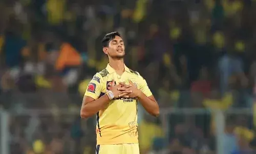 IPL Auction : పోటీపడ్డ ప్రాంఛైజీలు.. జాక్పాట్ కొట్టేసిన పతిరన..! IPL Auction : పోటీపడ్డ ప్రాంఛైజీలు.. జాక్పాట్ కొట్టేసిన పతిరన..!