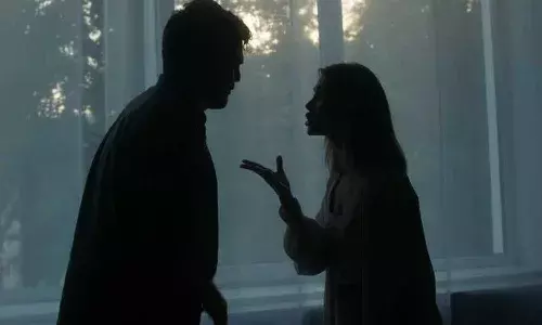 భర్తను ఇంట్లో నుంచి గెంటేసిన భార్య‌.. చలికి వణుకుతూ రాత్రంతా వేడుకున్నా..