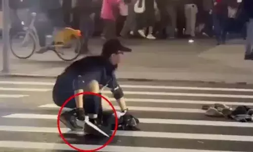 Knife wielding attacker kills 3, Taiwan, hurls smoke bombs, train station, internationalnews