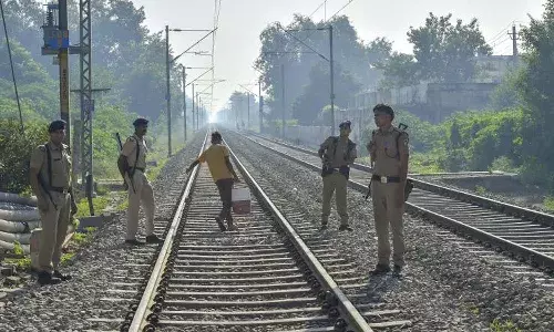 Newly Married Couple Died , Machilipatnam Express, Aler, APnews Newly Married Couple Died , Machilipatnam Express, Aler, APnews