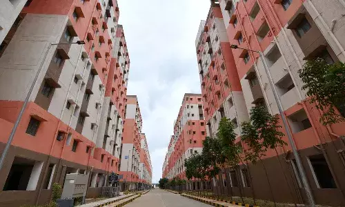 Sangareddy, Woman falls to death from 8th floor, 2-BHK apartment, Kollur, Telangana