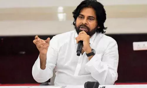 చొక్కా మడతపెట్టి ముందుకు వెళ్లడం పెద్ద పని కాదు: పవన్ కళ్యాణ్