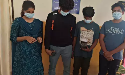 Hyderabad, Couple arrested, selling drugs, software engineers, Crime