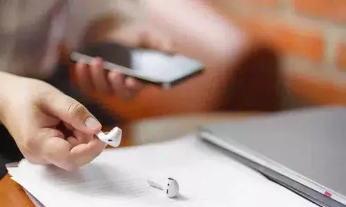 తెలివి మీరిపోయారు.. హైదరాబాద్ సెంట్రల్ యూనివర్శిటీలో ఏఐతో కాపీ..!