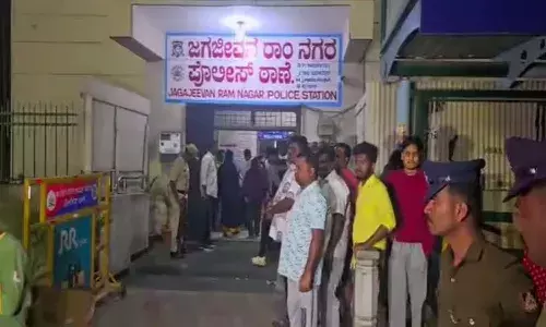 బెంగళూరులో ఓం శక్తి రథం ఊరేగింపుపై రాళ్ల దాడి.. ఇద్దరికి గాయాలు