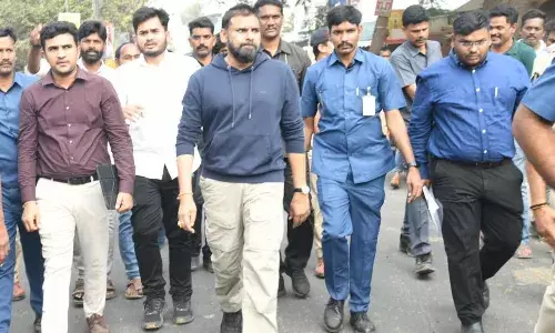 బాబాయ్‌ను లేపేస్తే అది వార్తే కాదు..!