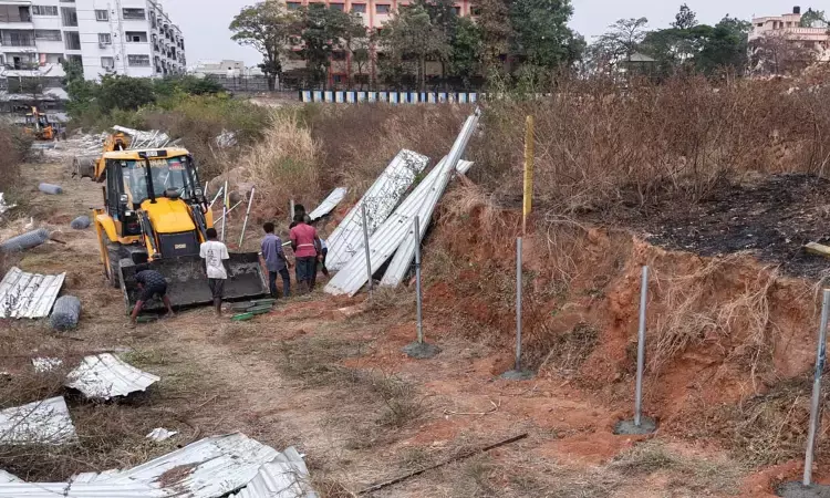 మియాపూర్లో హైడ్రా భారీ ఆపరేషన్..! మియాపూర్లో హైడ్రా భారీ ఆపరేషన్..!