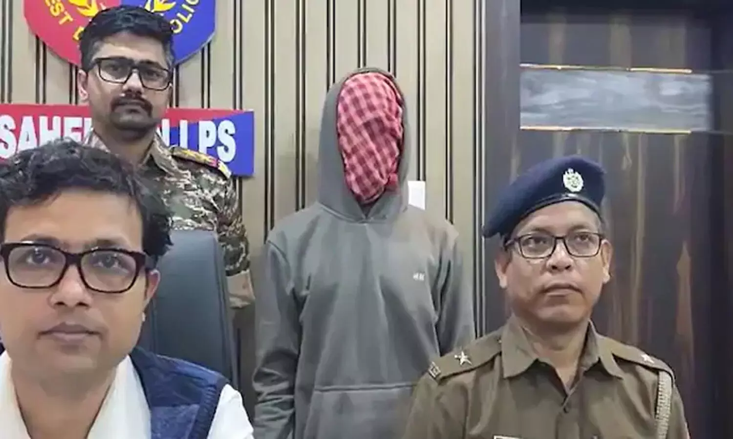 మనిషి మాంసం తినాలనే పిచ్చి.. చివరకు..! మనిషి మాంసం తినాలనే పిచ్చి.. చివరకు..!