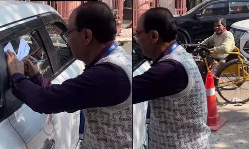 SBI employee, SBI bank, help, specially-abled man, wheelchair, Jaipur