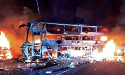 ఏపీలో మ‌రో బ‌స్సు ప్ర‌మాదం.. ముగ్గురు దుర్మ‌ర‌ణం