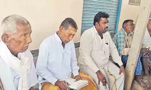 కొడుకులు పట్టించుకోవడం లేదంటూ.. 4.38 ఎకరాల భూమి గ్రామానికే..!