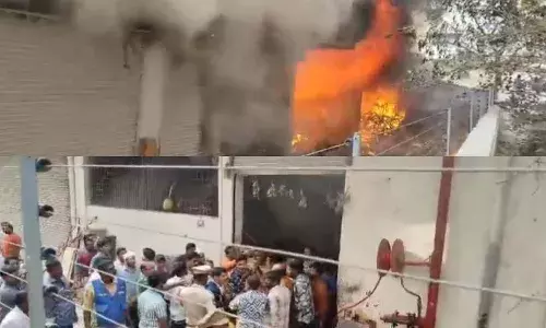 Hyderabad, Fire accident, Nampally, Six people trapped