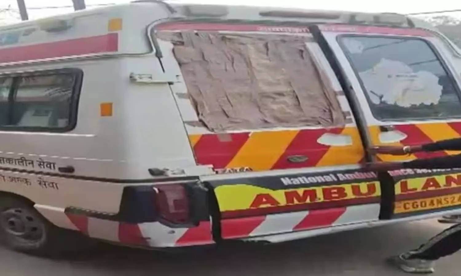 Patient died, ambulance door gets jammed, Madhya Pradesh, hospital, Satna district Patient died, ambulance door gets jammed, Madhya Pradesh, hospital, Satna district