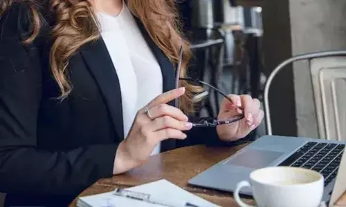 నా నెలవారీ ఆదాయం ఎంతంటే.. ఆ బ్యాంకు ఉద్యోగిని జీతం విని అంతా షాక్ అవుతున్నారు..!