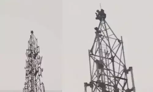 Man climbs 150 ft mobile tower, love affair, Jharkhand Man climbs 150 ft mobile tower, love affair, Jharkhand