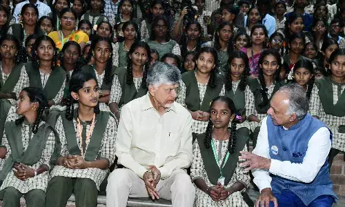విద్యార్థులు వినూత్నంగా ఆలోచించాలి : సీఎం చంద్రబాబు