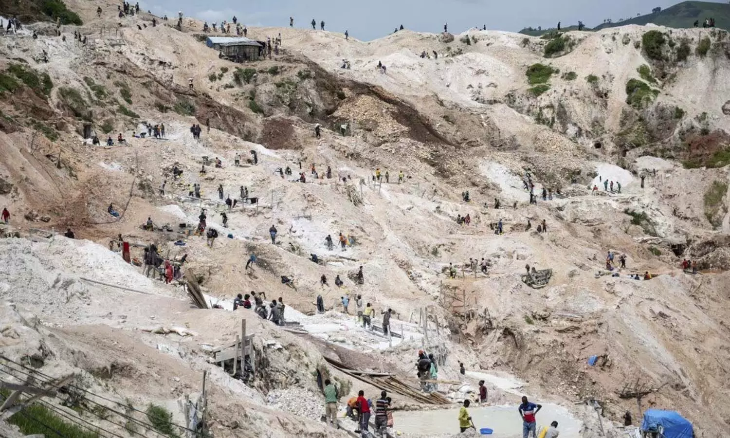 200 killed, collapse, Rubaya coltan mine, eastern Congo 200 killed, collapse, Rubaya coltan mine, eastern Congo