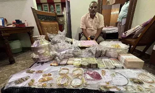 ACB, Darsi Municipal Commissioner, Yadala Maheshwara Rao, amassing assets, income, APnews