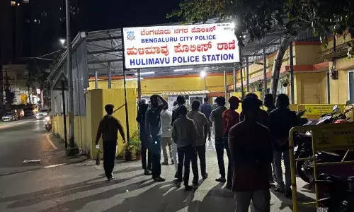 National News, Karnataka, Bengaluru, Drunk girls, Cab Driver