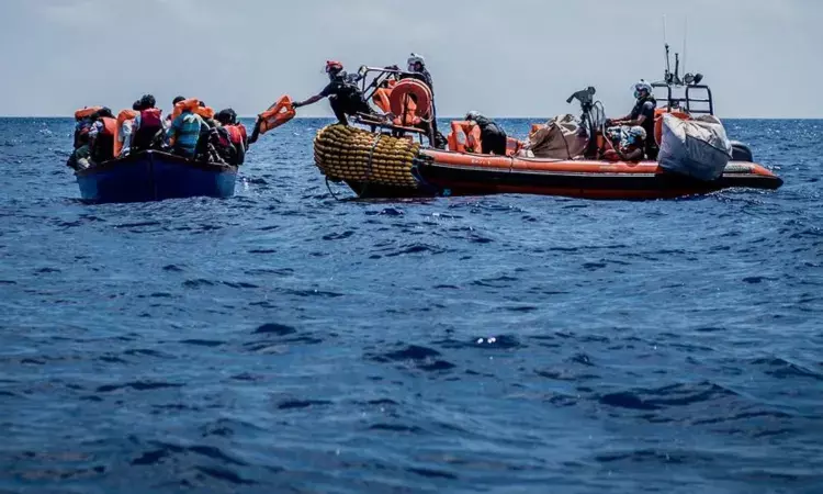 పడవ మునక.. 53 మంది మృతి