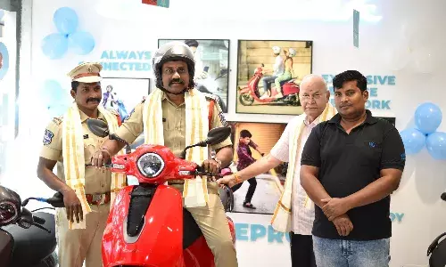 సైనిక్ పురి, నాగారం షోరూమ్‌లలో చేతక్ C25 విడుదల